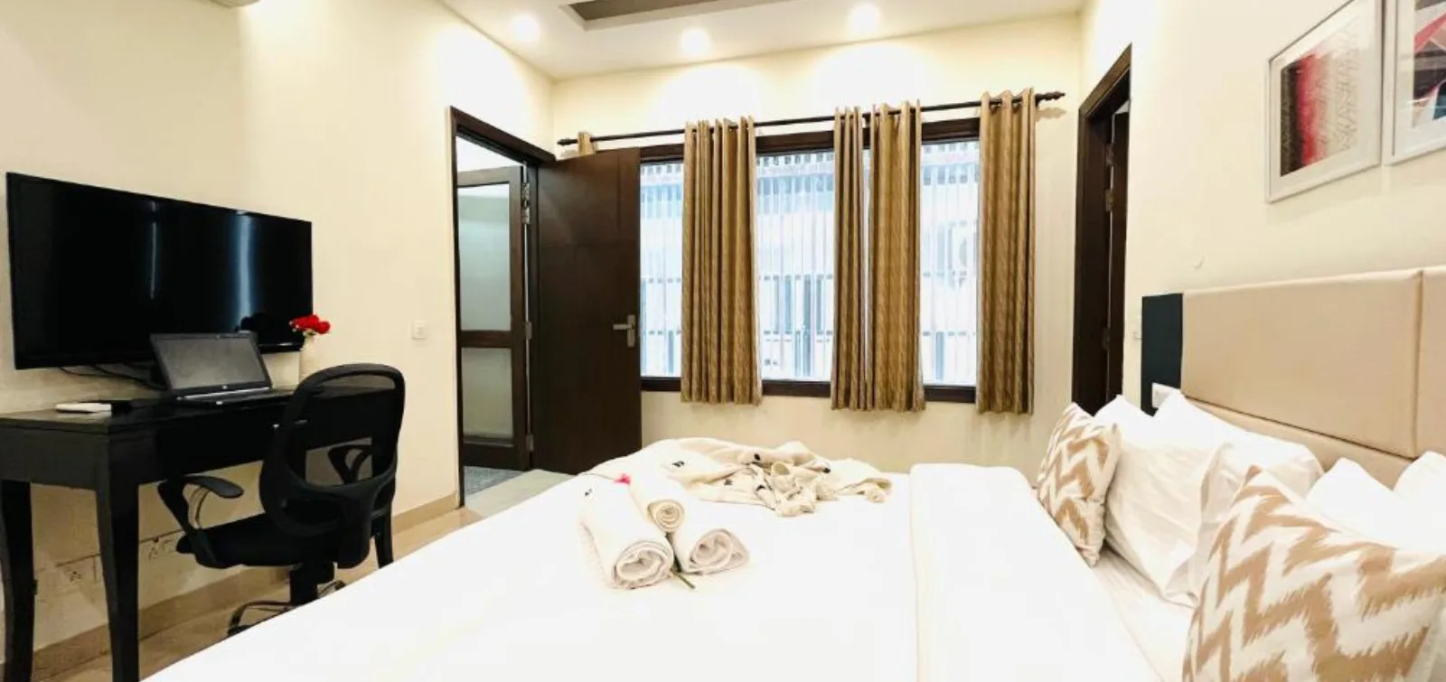 DLF Service Apartments